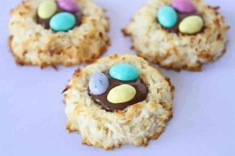 Ces Petits nids de Pâques à la noix de coco au Thermomix vous feront attendre la chasse aux œufs avec impatience Ces Petits nids de Pâques à la noix de coco au Thermomix vous feront attendre la chasse aux œufs avec impatience