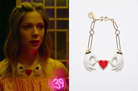ÉLITE : Cayeta’s 2 hands and heart necklace in S5E06