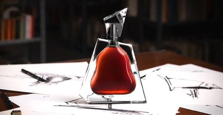 Daniel Libeskind signe le tout nouveau design de la cuvée Richard Hennessy : une carafe exclusive en cristal Baccarat
