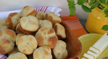 Petits pains sucrés de Pâques au Thermomix : Savoureux et délicieux ! Petits pains sucrés de Pâques au Thermomix : Savoureux et délicieux !