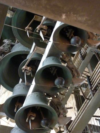 blog littéraire de christian cottet-emard,fête chrétienne,pâques,poème de pâques,culture chrétienne,occident,christian cottet-emard,poésie,hymne,éloge,office des ténèbres,église,vaisseau,maison,joie,fœhn,pétale,flocon,victoire,lumière,renouveau de l'occident,renaissance,espoir,attente,éditions orage lagune express,droits réservés