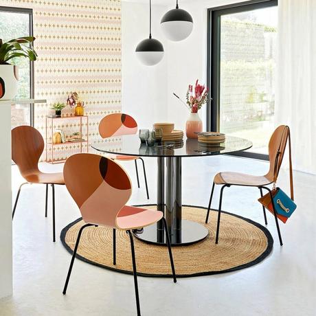 deco salon rétro moderne table chaise ronde cuivré suspension métal noir