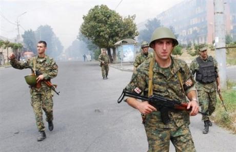 Des soldats géorgiens à Gori en Ossétie du Sud, le 9 août 2008