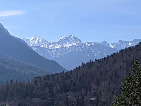 Ostern 2022 in Mittenwald — 15 Bilder / 15 photos — Pâques 2022 à Mittenwald