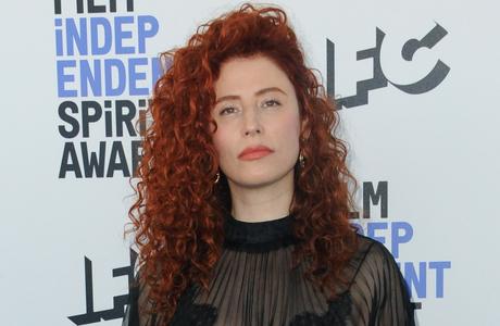 Alma Har'el à la réalisation de l'adaptation du roman Mockingbird pour Searchlight Pictures ?