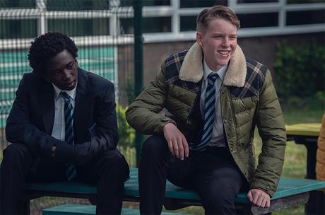 HEARTSTOPPER : Harry’s khaki shearling contrast jacket  in S1E03
