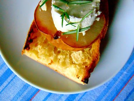 Tartine de poire et chèvre végétal