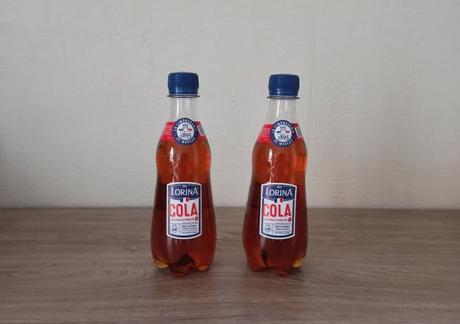 Deux bouteilles de Cola LORINA