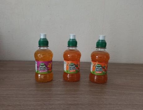 Trois mini bouteilles de Fruit Shoot TEISSEIRE