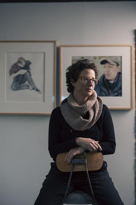 L’artiste Amy Kerr explore les problèmes de santé mentale à travers des portraits et des écrits