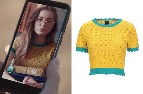 ICI TOUT COMMENCE : le petit pull ocre d’Hortense dans l’épisode 387