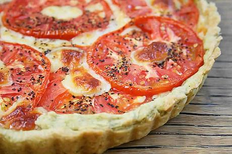 Tarte aux tomates et mozzarella au Thermomix : Un délice ! Tarte aux tomates et mozzarella au Thermomix : Un délice !