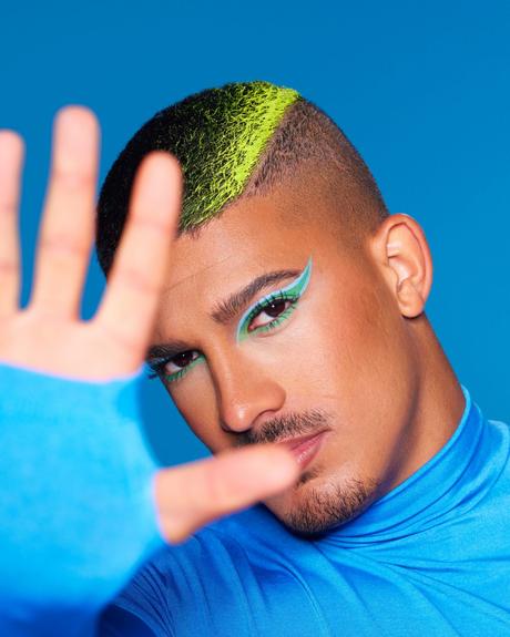 Huda Beauty – Une nouvelle gamme de maquillage haute en couleurs! Huda Beauty – Une nouvelle gamme de maquillage haute en couleurs!