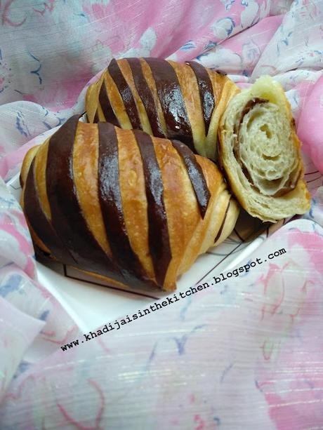 Croissants Bicolores / BICOLOR CROISSANTS / CROISSANTS DOS COLORES / كرواسان ثنائي اللون Croissants Bicolores / BICOLOR CROISSANTS / CROISSANTS DOS COLORES / كرواسان ثنائي اللون