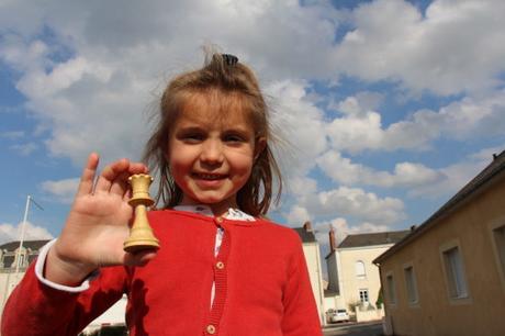 A six ans, Anaïs joue aux échecs et gagne contre les grands