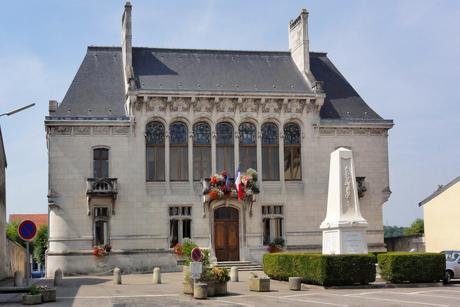 Euville mairie © Havang(nl) - licence [CC0] from Wikimedia Commons