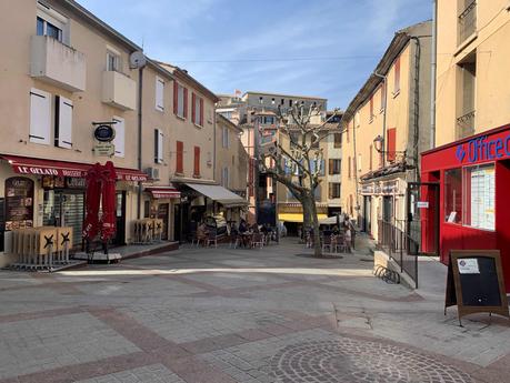 Déambulations dans Gréoux les Bains et pensées du lundi Déambulations dans Gréoux les Bains et pensées du lundi