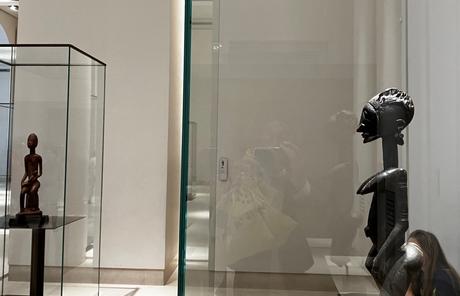 Le Louvre — Pavillon des sessions — Le Dieu Gou !  disparu depuis plusieurs mois…