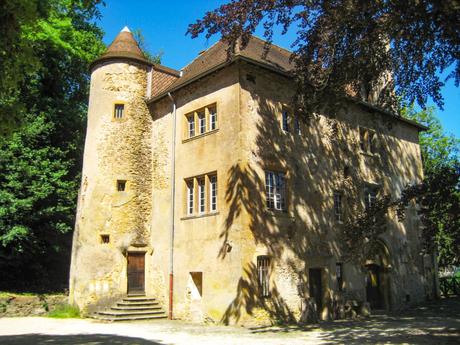 Le château de Volkrange à Thionville. Photo : Aimelaime [Domaine Public]