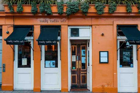 Windows 11 : comment afficher le menu Démarrer et la barre des tâches en haut de l’écran ? Comment s'appelle la barre en haut du navigateur ?