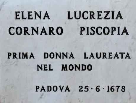 Elena Lucrezia Cornaro-Piscopia, la première femme au monde diplômée d'un titre universitaire.
