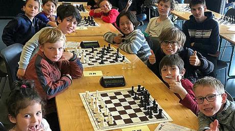 16 jeunes au tournoi international d'échecs de Vitrolles