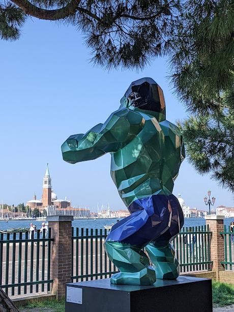 Biennale de Venise 2022 — Le bestiaire de Richard Orlinski aux Giardini della Marinaressa — 12 photos