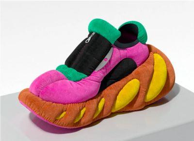 Chaussures conceptuelles de UV-Zhu