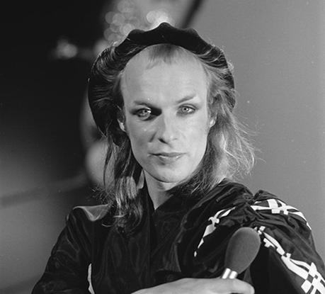 Blonde & Idiote Bassesse Inoubliable**************************************Discreet Music de Brian Eno