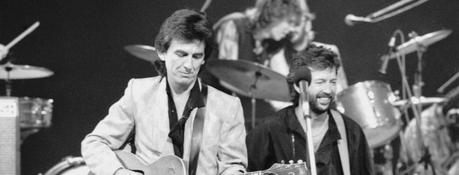 George Harrison et Eric Clapton se sont un jour livrés à une bataille de guitares pour l’amour de Pattie Boyd George Harrison et Eric Clapton se sont un jour livrés à une bataille de guitares pour l'amour de Pattie Boyd