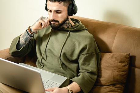 Sweat à capuche pour homme :  le retour en force de la pièce maîtresse