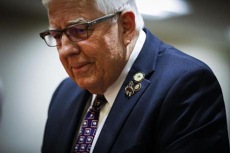 Un Râteau de Jardin est Aussi un Bâton ( & ce que contient certains bâtons de pèlerins) Un Râteau de Jardin est Aussi un Bâton ( & ce que contient certains bâtons de pèlerins)