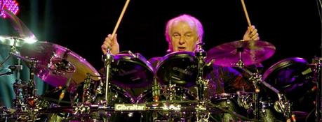 Alan White, le batteur de Yes et de John Lennon, est mort à 72 ans. Alan White, le batteur de Yes et de John Lennon, est mort à 72 ans.