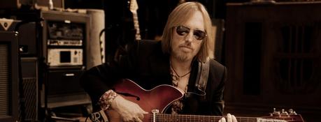 Tom Petty a dit que George Harrison pouvait “vider des pièces” avec son ukulélé. Tom Petty a dit que George Harrison pouvait “vider des pièces” avec son ukulélé.