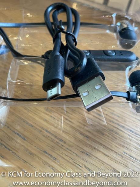 (Awful) TRAVEL TECHNOLOGY – Casque sans fil Vido Sound