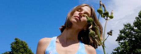 Glastonbury et Stella McCartney s’associent pour lancer un gilet recyclé au profit d’une œuvre caritative. Glastonbury et Stella McCartney s’associent pour lancer un gilet recyclé au profit d’une œuvre caritative.