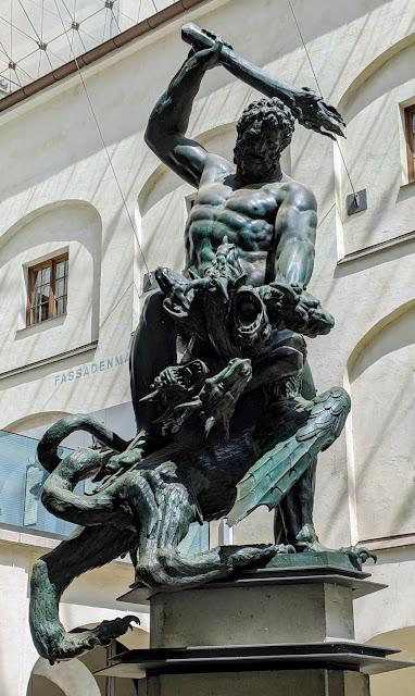 Augsburger Bronzeskulpturen / 23 Bilder — Les sculptures de bronze d'Augsbourg / 23 photos