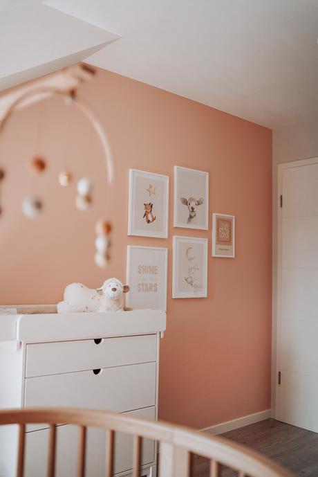 Desenio : chambre baby girl et cadres artistiques et minimalistes