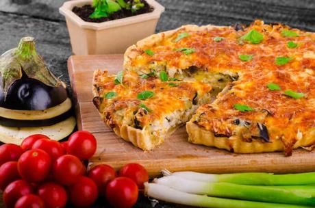 Quiche aux aubergines, poireaux et oignons : un vrai délice de la saison
