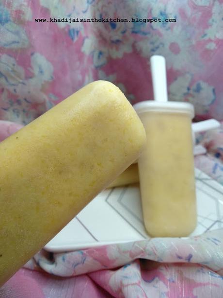 SUCETTES GLACÉES AUX PÊCHES, BANANES ET YAOURT GREC / PEACH, BANANA AND GREEK YOGURT POPSICLES / PALETAS DE MELOCOTÓN, PLÁTANO Y YOGUR GRIEGO / مصاصات الخوخ والموز والزبادي اليوناني