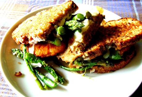 Grilled cheese aux asperges et { sans poulet }