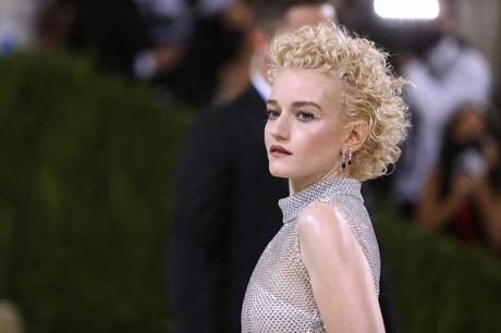 Madonna : Julia Garner en vedette du biopic co-écrit et réalisé par la chanteuse ? Madonna : Julia Garner en vedette du biopic co-écrit et réalisé par la chanteuse ?