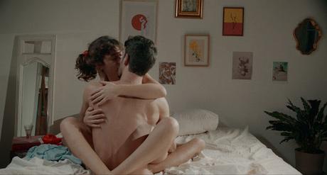 [CRITIQUE] : All Eyes Off Me