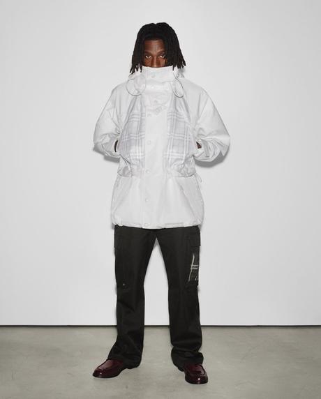 Burberry et Pop Trading Co mêlent le luxe et le skatewear