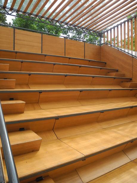 Demain arrive (je suis une autre toi), par la Khta Cie au Festival Parades de Nanterre (92) DSCN0035