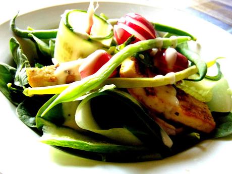 Salade de concombre, tofu, épinards....