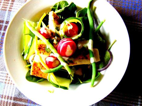 Salade de concombre, tofu, épinards....