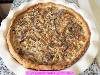 Tarte Vegan aux champignons, petits pois et épinards d'Asie Tarte Vegan aux champignons, petits pois et épinards d'Asie