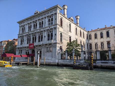 Le palais Vendramin côté canal et côté rue — 7 photos