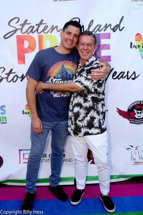 Portrait de This Is Pride : Elvis Duran de Z-100 et son mari, Alex Carr, sont devenus les défenseurs des célébrités de New York pour l’inclusion LGBTQ+ Elvis Duran et Alex Carr